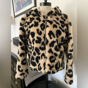Trendy Cheetah Jacket. Hood, pockets, zip up